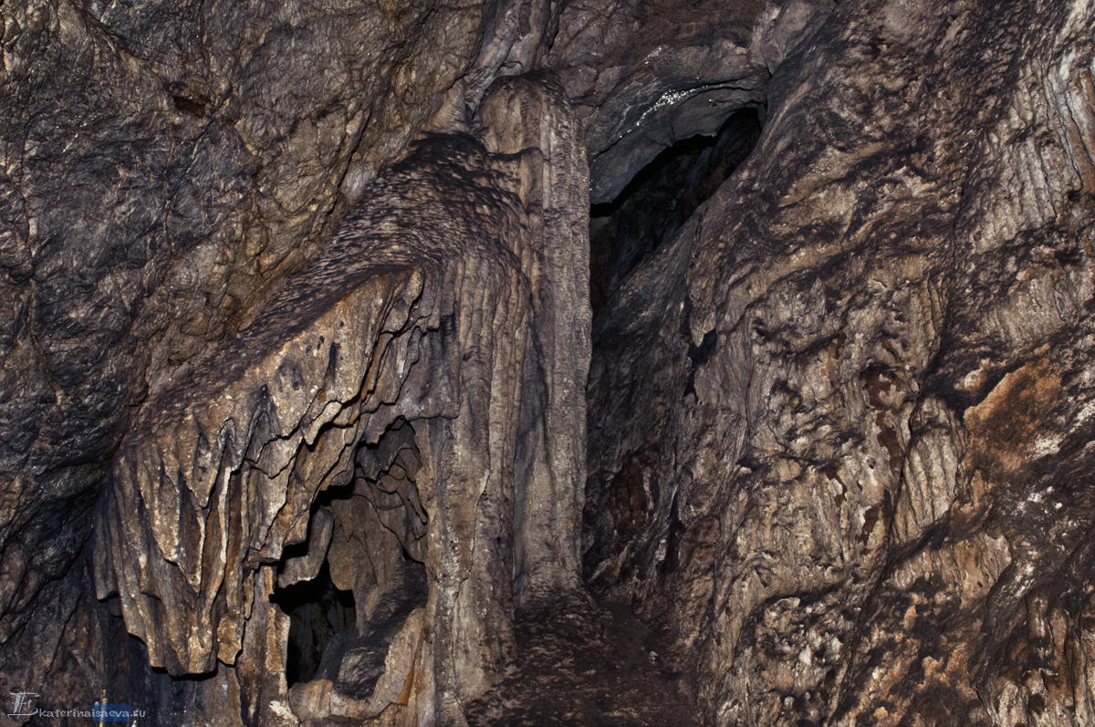 В пещере Национальный парк Кукфыонг (Cuc Phuong)